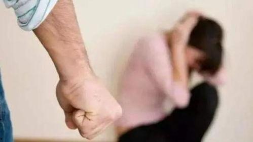 家庭暴力吃瓜群众视频,吃瓜群众视角下的惊心动魄一幕  第3张