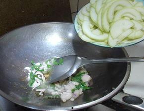 吃肉前吃角瓜好不好呢视频,吃肉前食用角瓜的益处揭秘  第2张