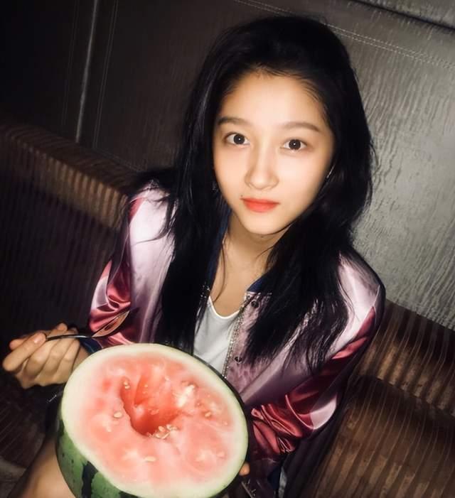 娱乐吃瓜酱拍照视频,揭秘幕后拍照视频的趣味瞬间  第3张