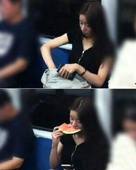 深圳吃瓜地铁视频,一场美食与文明的碰撞 第2张 深圳吃瓜地铁视频,一场美食与文明的碰撞 第2张