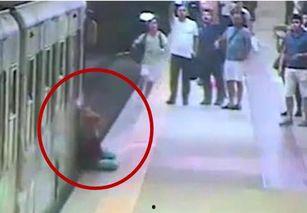 深圳吃瓜地铁视频,一场美食与文明的碰撞 第3张 深圳吃瓜地铁视频,一场美食与文明的碰撞 第3张