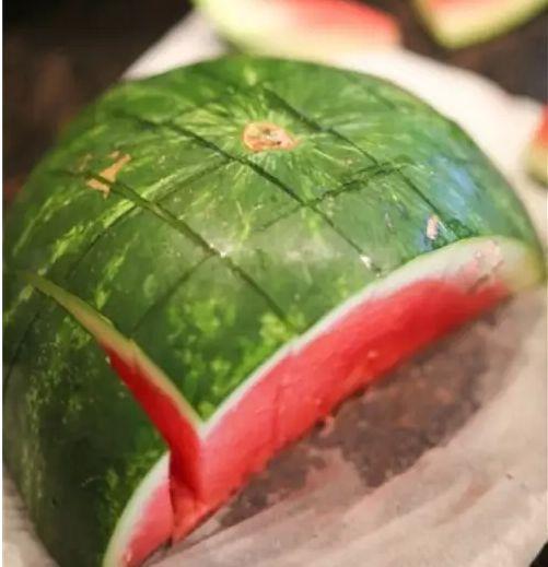 新疆瓜怎么切方便吃的视频,轻松享用美味瓜果的秘诀  第3张