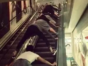 电梯吃瓜事件真实视频,真实还原“吃瓜”事件现场 第3张 电梯吃瓜事件真实视频,真实还原“吃瓜”事件现场 第3张