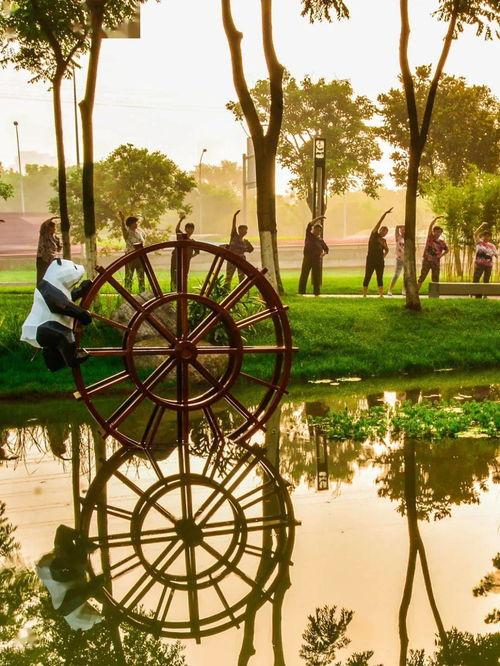 蓉城悦容公园吃瓜视频,揭秘公园里的欢乐时光  第2张