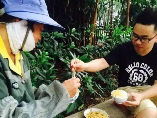 牟平路边吃瓜事件视频,一地瓜引发的热议与反思  第3张