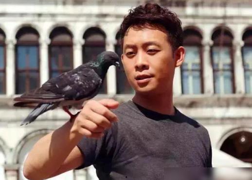 张译吃瓜丑照视频大全,笑料百出，网友直呼“太可爱”  第3张