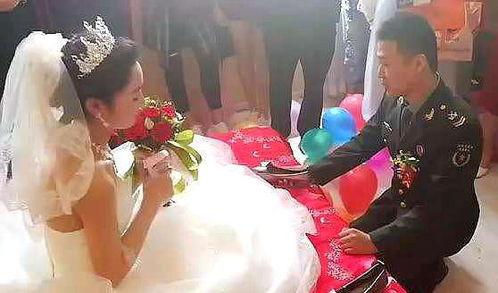 伴郎新娘吃瓜视频,爆笑瞬间引网友热议 第2张 伴郎新娘吃瓜视频,爆笑瞬间引网友热议 第2张