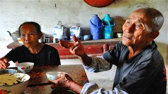 农村老太太聚众吃瓜视频,欢乐时光温馨呈现 第3张 农村老太太聚众吃瓜视频,欢乐时光温馨呈现 第3张