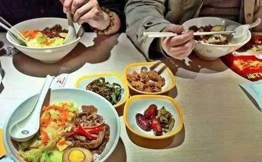 晚餐吃瓜画饼视频在线观看  第3张