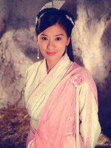 古装女生视频吃瓜图片,古风韵味十足